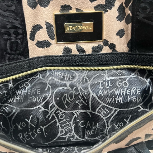 Betsey Johnson Cheetah Overnight Bag - Picture 5 of 8